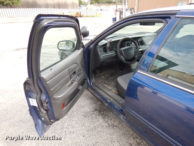 image for item JQ9236 2006 Ford Crown Victoria Police Interceptor