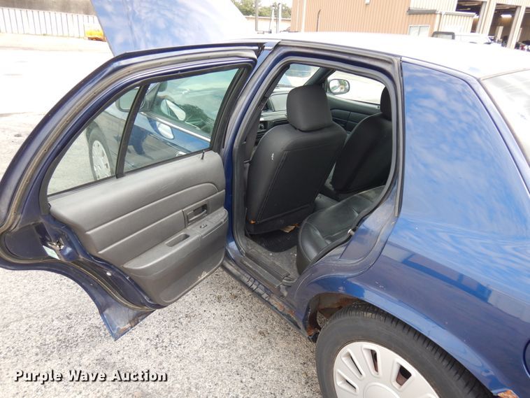 image for item JQ9236 2006 Ford Crown Victoria Police Interceptor