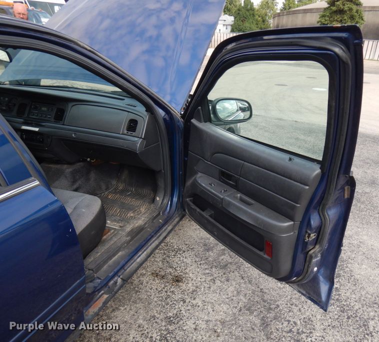 image for item JQ9236 2006 Ford Crown Victoria Police Interceptor