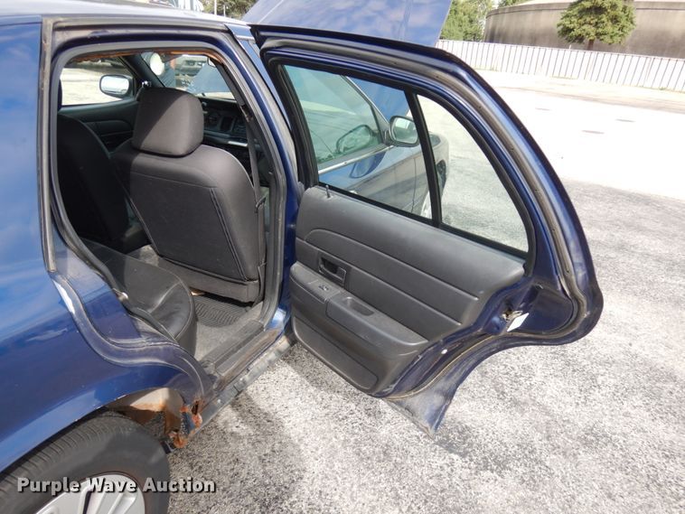 image for item JQ9236 2006 Ford Crown Victoria Police Interceptor