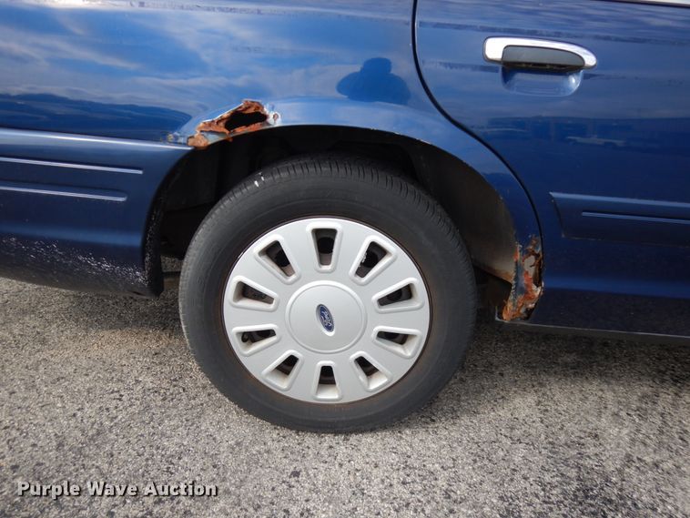 image for item JQ9236 2006 Ford Crown Victoria Police Interceptor