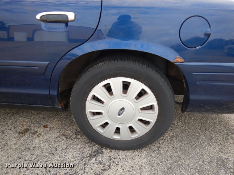 image for item JQ9236 2006 Ford Crown Victoria Police Interceptor