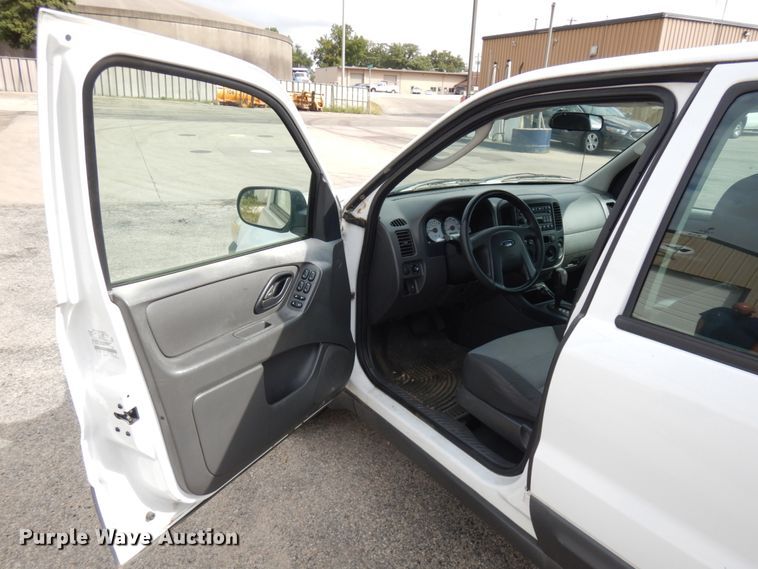 image for item JQ9237 2006 Ford Escape  SUV