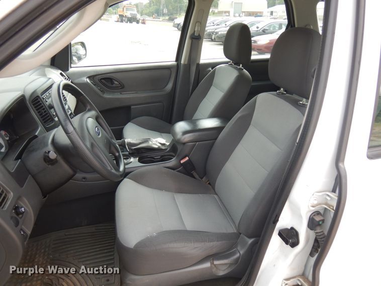 image for item JQ9237 2006 Ford Escape  SUV