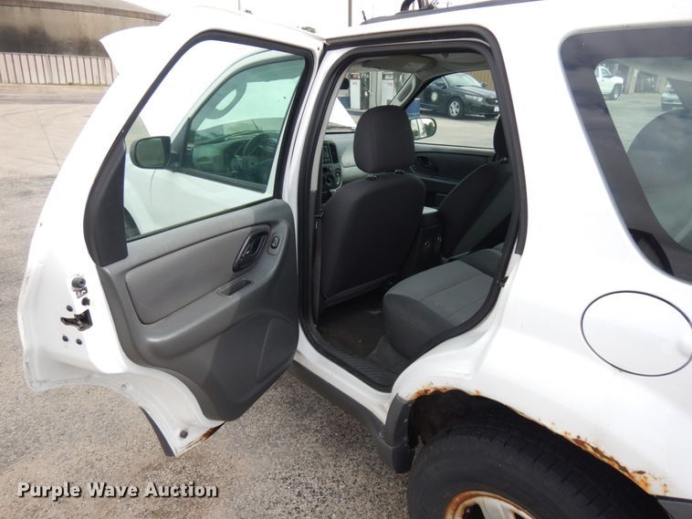 image for item JQ9237 2006 Ford Escape  SUV