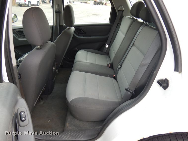 image for item JQ9237 2006 Ford Escape  SUV