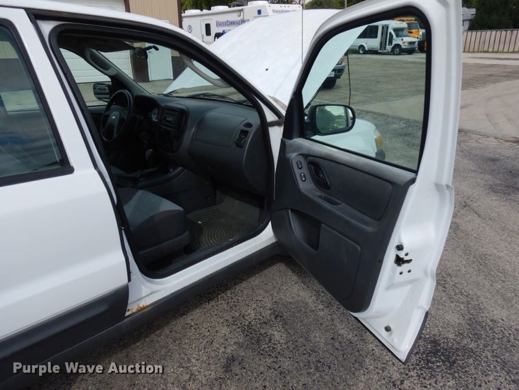 image for item JQ9237 2006 Ford Escape  SUV