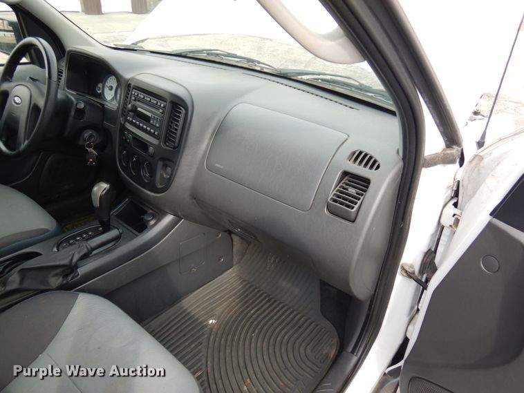 image for item JQ9237 2006 Ford Escape  SUV