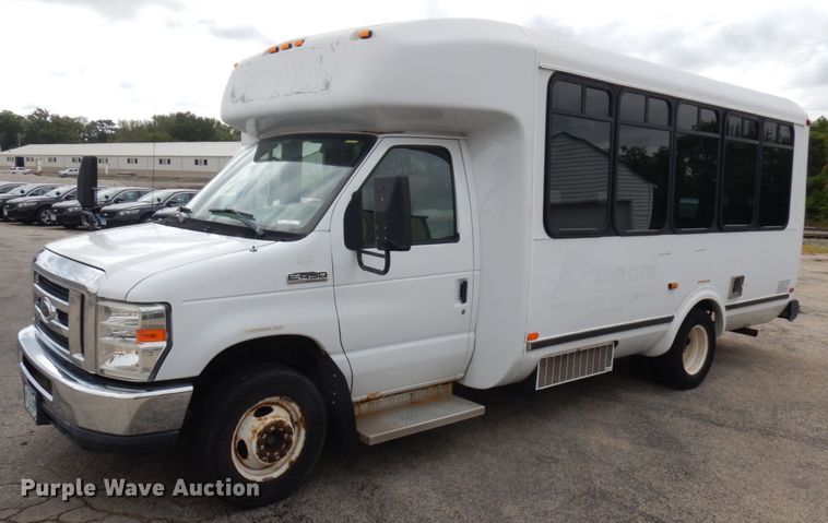 image for item JQ9238 2008 Ford E450  shuttle bus