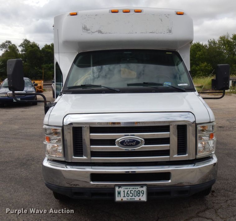 image for item JQ9238 2008 Ford E450  shuttle bus