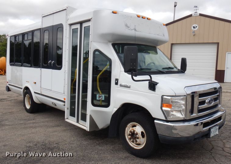 image for item JQ9238 2008 Ford E450  shuttle bus