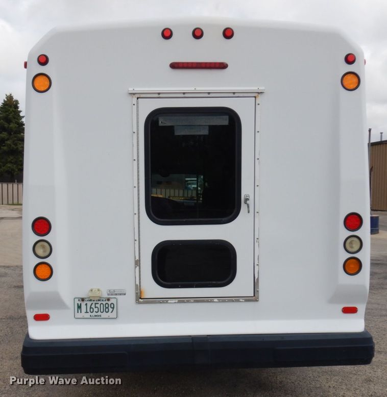 image for item JQ9238 2008 Ford E450  shuttle bus