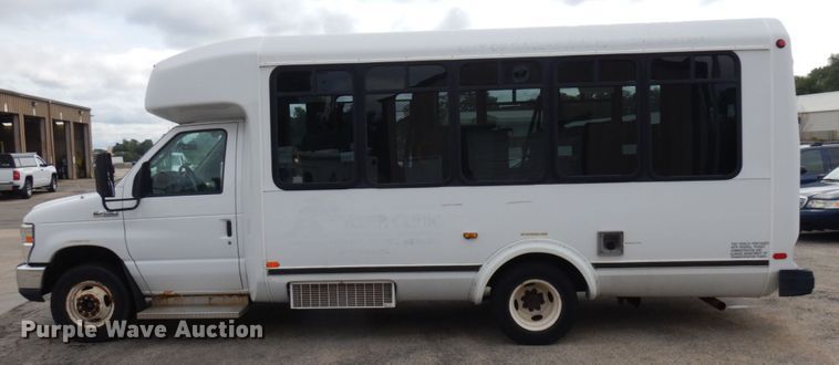 image for item JQ9238 2008 Ford E450  shuttle bus