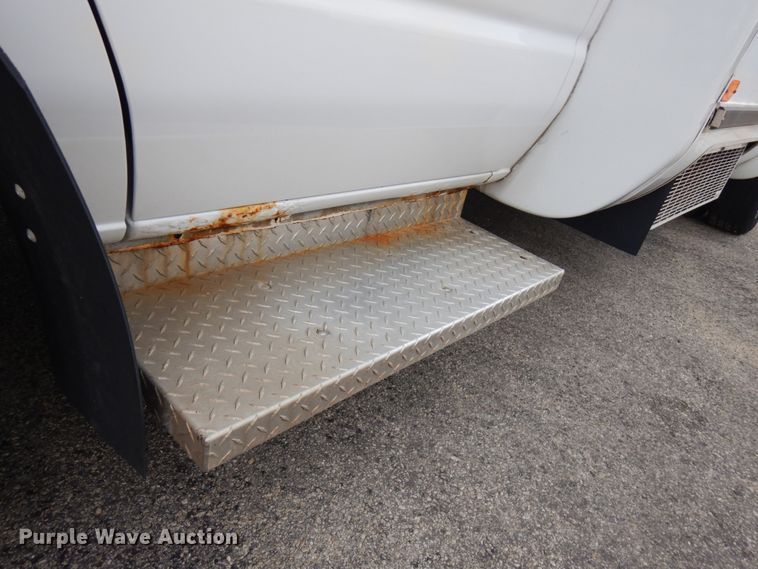 image for item JQ9238 2008 Ford E450  shuttle bus