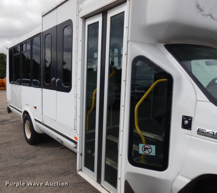 image for item JQ9238 2008 Ford E450  shuttle bus