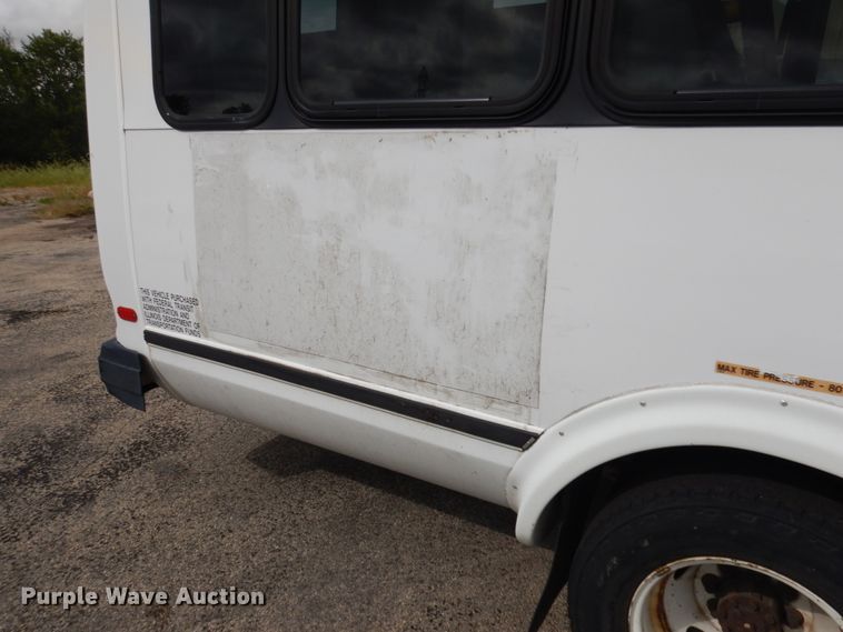 image for item JQ9238 2008 Ford E450  shuttle bus