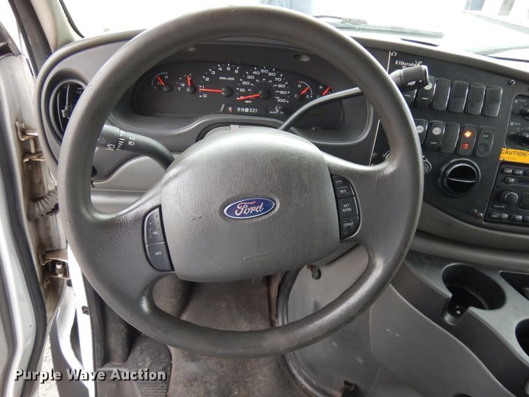 image for item JQ9238 2008 Ford E450  shuttle bus