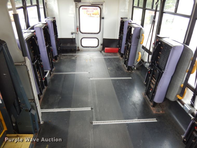 image for item JQ9238 2008 Ford E450  shuttle bus