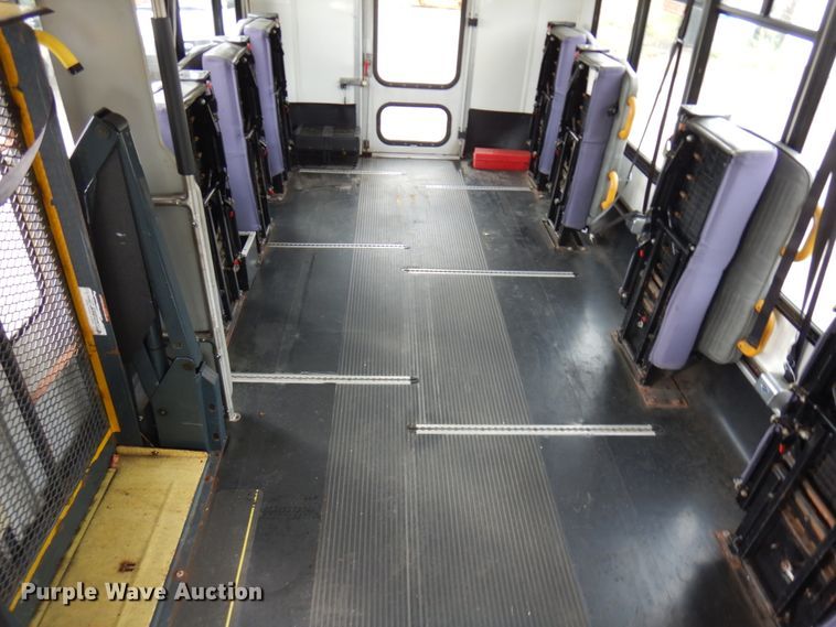 image for item JQ9238 2008 Ford E450  shuttle bus