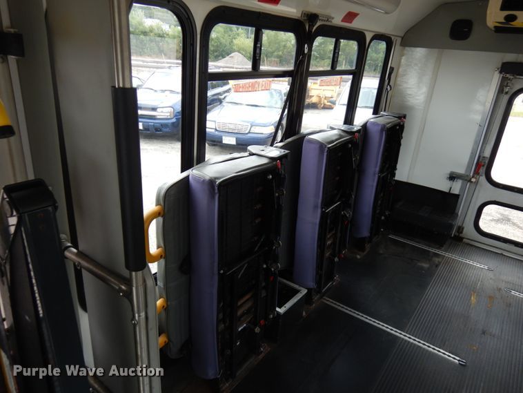 image for item JQ9238 2008 Ford E450  shuttle bus