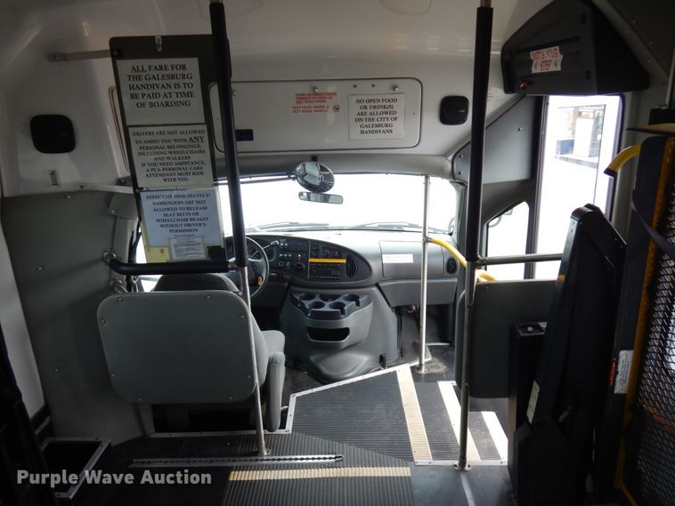 image for item JQ9238 2008 Ford E450  shuttle bus