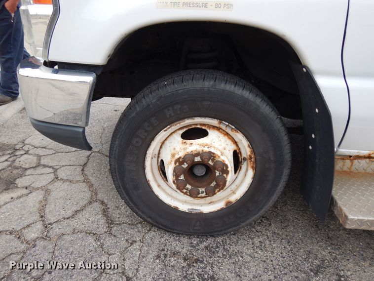 image for item JQ9238 2008 Ford E450  shuttle bus