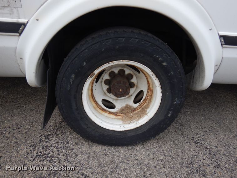 image for item JQ9238 2008 Ford E450  shuttle bus