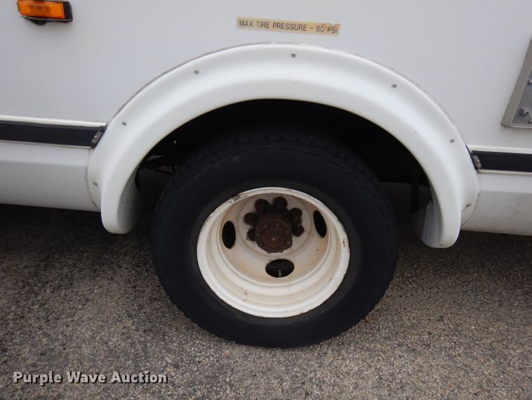 image for item JQ9238 2008 Ford E450  shuttle bus