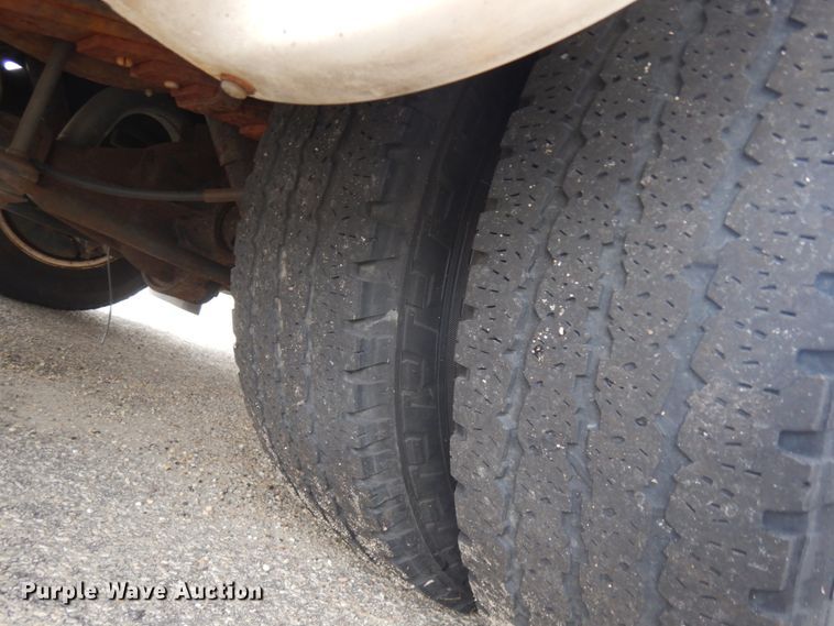 image for item JQ9238 2008 Ford E450  shuttle bus