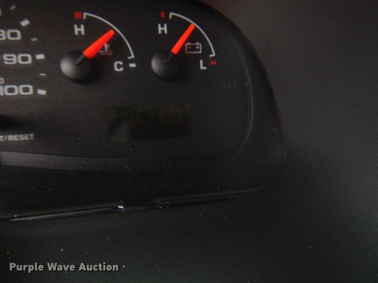 image for item JQ9239 2005 Ford E350  shuttle bus