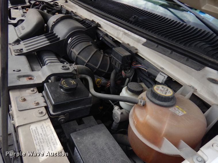 image for item JQ9239 2005 Ford E350  shuttle bus