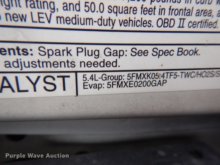 image for item JQ9239 2005 Ford E350  shuttle bus