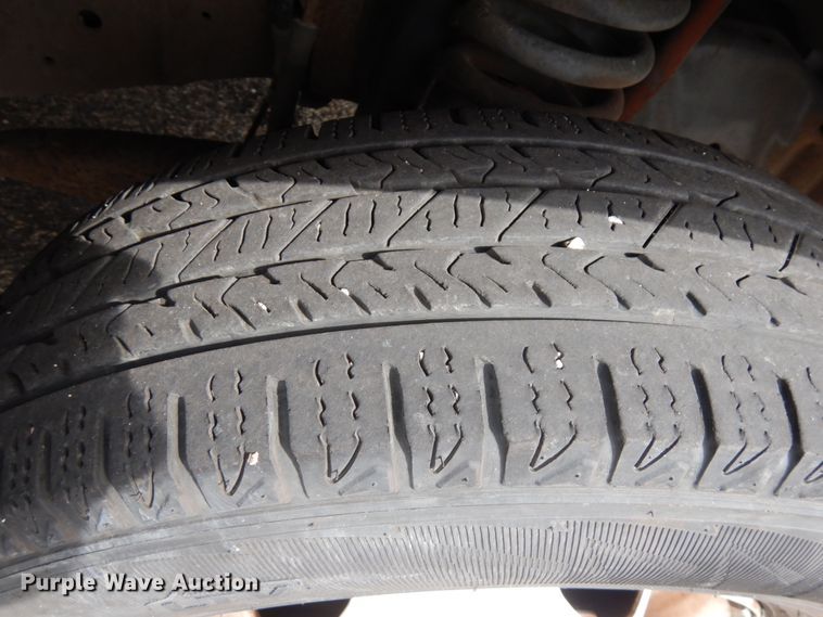 image for item JQ9239 2005 Ford E350  shuttle bus