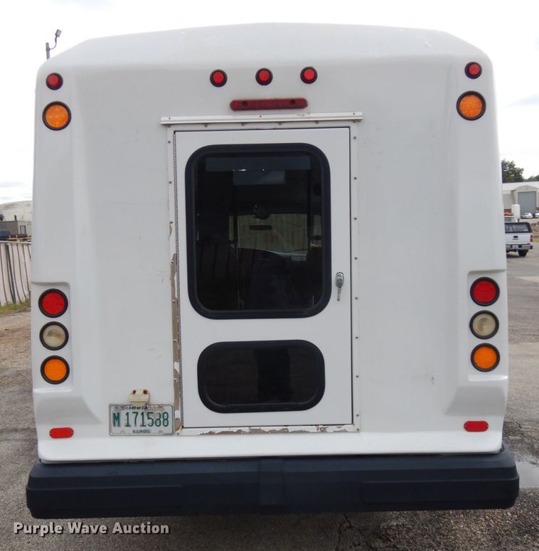 image for item JQ9240 2007 Ford E350  shuttle bus