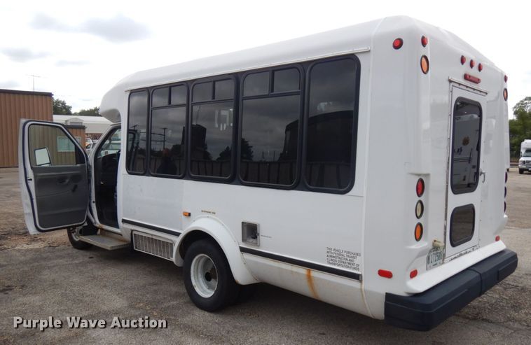 image for item JQ9240 2007 Ford E350  shuttle bus