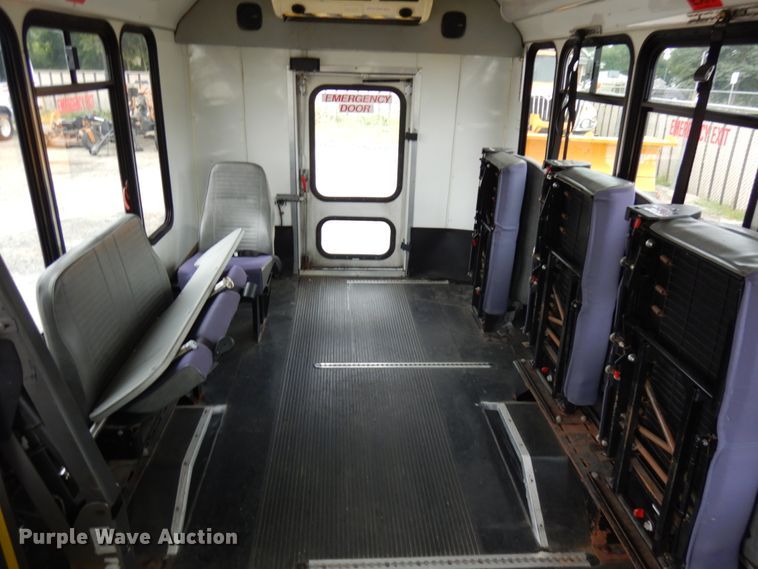 image for item JQ9240 2007 Ford E350  shuttle bus