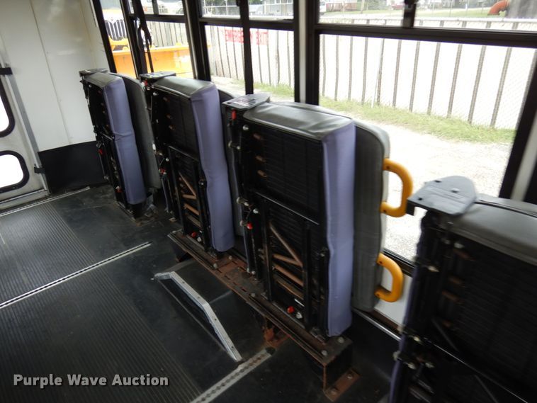 image for item JQ9240 2007 Ford E350  shuttle bus