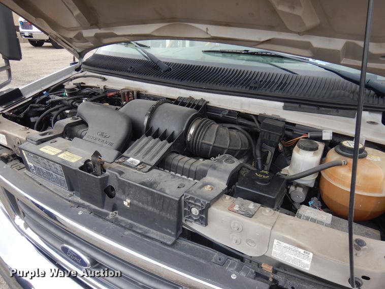 image for item JQ9240 2007 Ford E350  shuttle bus