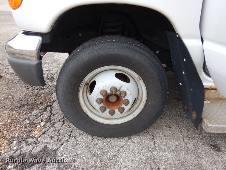 image for item JQ9240 2007 Ford E350  shuttle bus