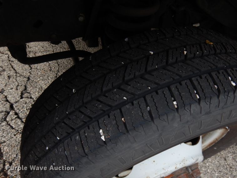 image for item JQ9240 2007 Ford E350  shuttle bus