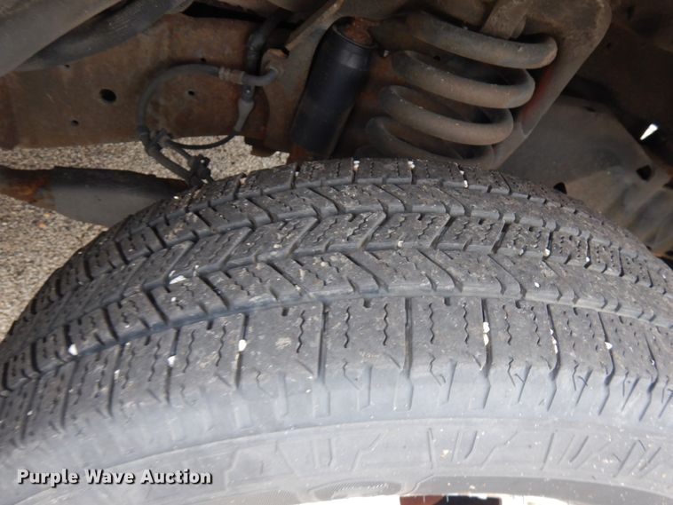 image for item JQ9240 2007 Ford E350  shuttle bus