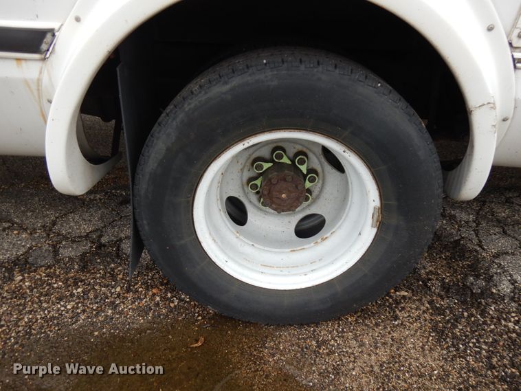 image for item JQ9240 2007 Ford E350  shuttle bus