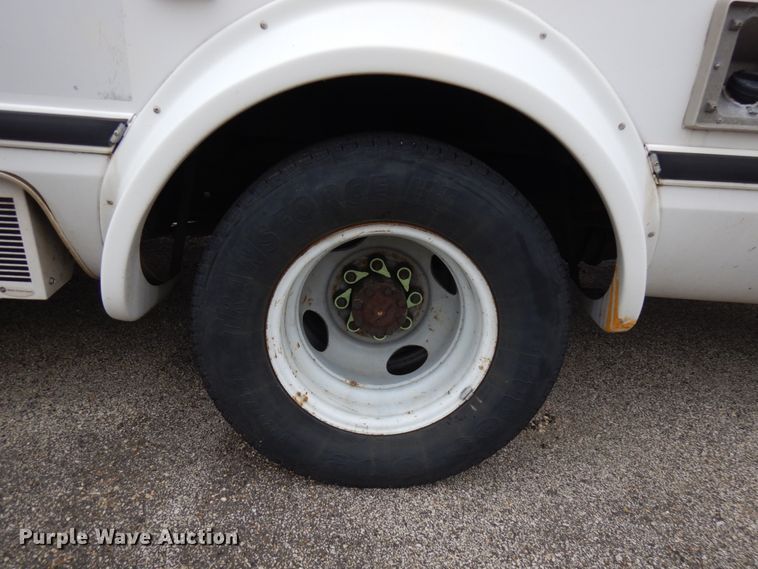 image for item JQ9240 2007 Ford E350  shuttle bus