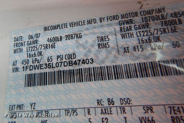 image for item JQ9240 2007 Ford E350  shuttle bus