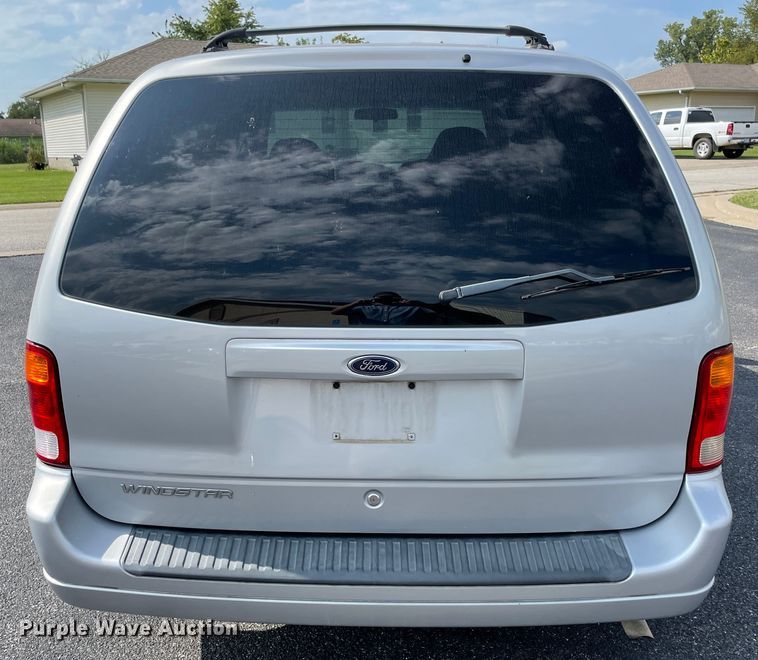 image for item JQ9521 2002 Ford Windstar  van