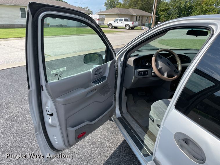 image for item JQ9521 2002 Ford Windstar  van