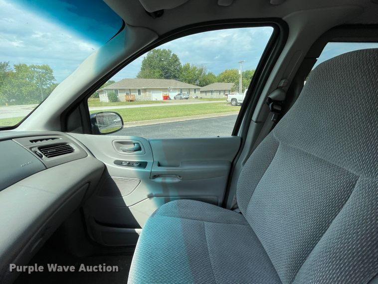 image for item JQ9521 2002 Ford Windstar  van