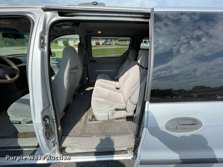 image for item JQ9521 2002 Ford Windstar  van