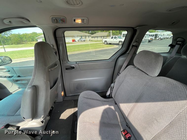 image for item JQ9521 2002 Ford Windstar  van