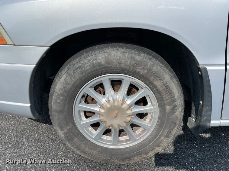 image for item JQ9521 2002 Ford Windstar  van